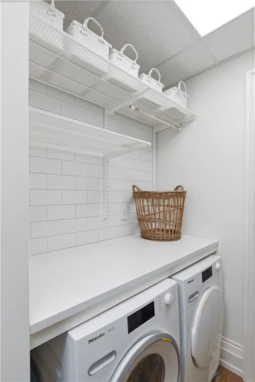 2575 Peachtree Road Ne Unit 9-g, Atlanta, Georgia 30305, 2 Bedrooms Bedrooms, ,2 BathroomsBathrooms,Residential,For Sale,2575 Peachtree Road Ne Unit 9-g,7646075