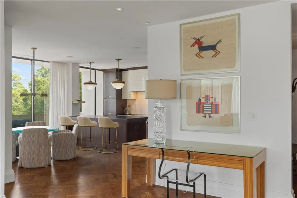 2575 Peachtree Road Ne Unit 9-g, Atlanta, Georgia 30305, 2 Bedrooms Bedrooms, ,2 BathroomsBathrooms,Residential,For Sale,2575 Peachtree Road Ne Unit 9-g,7646075