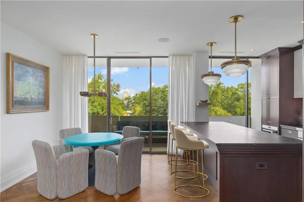 2575 Peachtree Road Ne Unit 9-g, Atlanta, Georgia 30305, 2 Bedrooms Bedrooms, ,2 BathroomsBathrooms,Residential,For Sale,2575 Peachtree Road Ne Unit 9-g,7646075