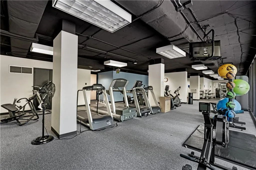 2575 Peachtree Road Ne Unit 9-g, Atlanta, Georgia 30305, 2 Bedrooms Bedrooms, ,2 BathroomsBathrooms,Residential,For Sale,2575 Peachtree Road Ne Unit 9-g,7646075