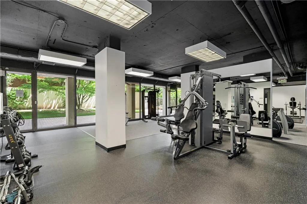 2575 Peachtree Road Ne Unit 9-g, Atlanta, Georgia 30305, 2 Bedrooms Bedrooms, ,2 BathroomsBathrooms,Residential,For Sale,2575 Peachtree Road Ne Unit 9-g,7646075