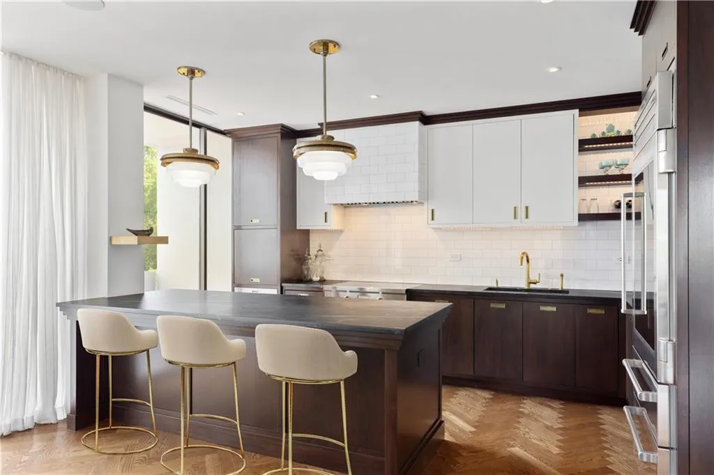 2575 Peachtree Road Ne Unit 9-g, Atlanta, Georgia 30305, 2 Bedrooms Bedrooms, ,2 BathroomsBathrooms,Residential,For Sale,2575 Peachtree Road Ne Unit 9-g,7646075