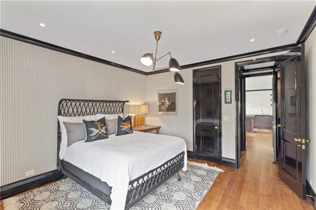 2575 Peachtree Road Ne Unit 9-g, Atlanta, Georgia 30305, 2 Bedrooms Bedrooms, ,2 BathroomsBathrooms,Residential,For Sale,2575 Peachtree Road Ne Unit 9-g,7646075