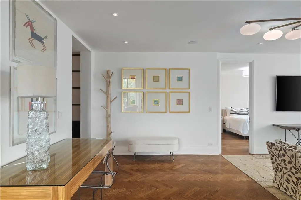 2575 Peachtree Road Ne Unit 9-g, Atlanta, Georgia 30305, 2 Bedrooms Bedrooms, ,2 BathroomsBathrooms,Residential,For Sale,2575 Peachtree Road Ne Unit 9-g,7646075