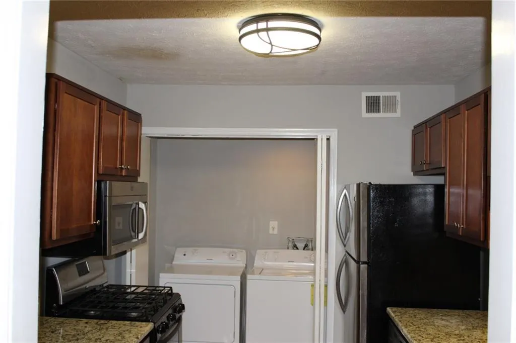 1408 Vicksburg Place, Sandy Springs, Georgia 30350, 2 Bedrooms Bedrooms, ,2 BathroomsBathrooms,Residential,Sold,1408 Vicksburg Place,5709916