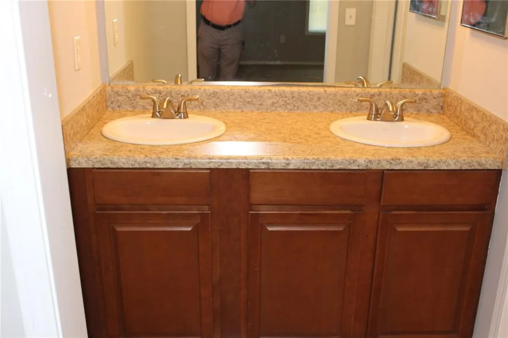 1408 Vicksburg Place, Sandy Springs, Georgia 30350, 2 Bedrooms Bedrooms, ,2 BathroomsBathrooms,Residential,Sold,1408 Vicksburg Place,5709916