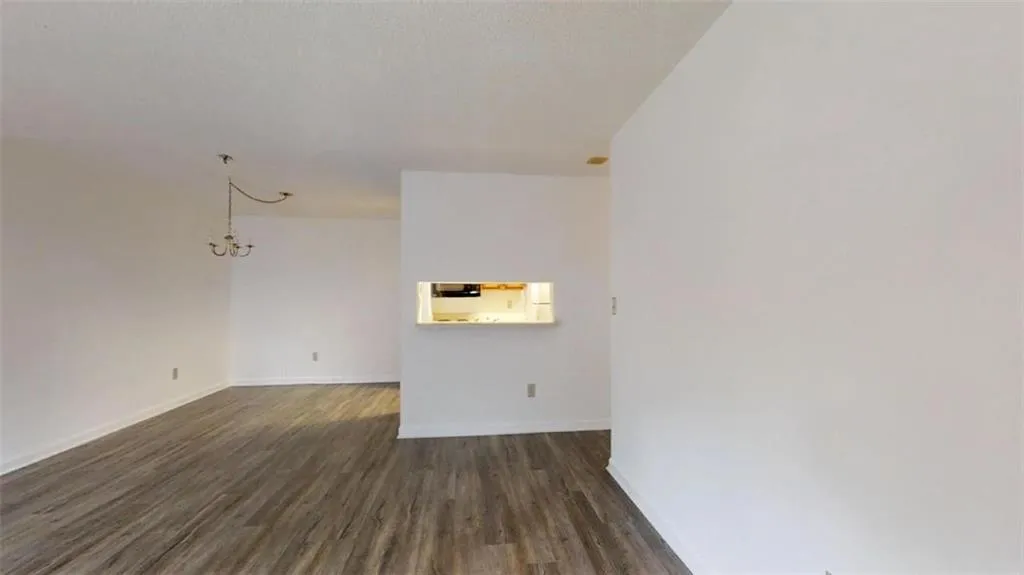 300 Johnson Ferry Road Ne Unit A301, Sandy Springs, Georgia 30328, 1 Bedroom Bedrooms, ,1 BathroomBathrooms,Residential,Sold,300 Johnson Ferry Road Ne Unit A301,6507523