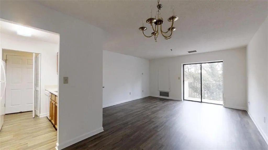 300 Johnson Ferry Road Ne Unit A301, Sandy Springs, Georgia 30328, 1 Bedroom Bedrooms, ,1 BathroomBathrooms,Residential,Sold,300 Johnson Ferry Road Ne Unit A301,6507523