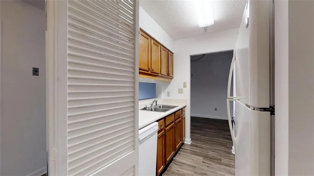 300 Johnson Ferry Road Ne Unit A301, Sandy Springs, Georgia 30328, 1 Bedroom Bedrooms, ,1 BathroomBathrooms,Residential,Sold,300 Johnson Ferry Road Ne Unit A301,6507523