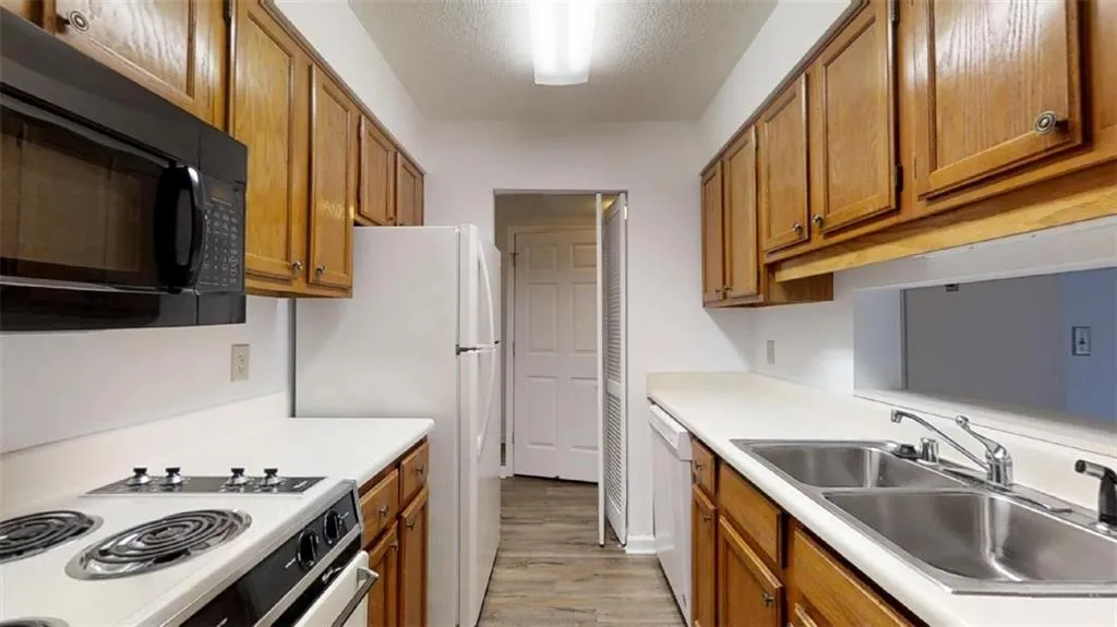 300 Johnson Ferry Road Ne Unit A301, Sandy Springs, Georgia 30328, 1 Bedroom Bedrooms, ,1 BathroomBathrooms,Residential,Sold,300 Johnson Ferry Road Ne Unit A301,6507523