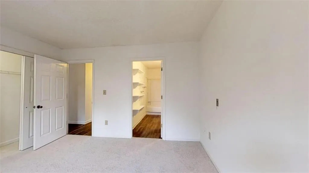 300 Johnson Ferry Road Ne Unit A301, Sandy Springs, Georgia 30328, 1 Bedroom Bedrooms, ,1 BathroomBathrooms,Residential,Sold,300 Johnson Ferry Road Ne Unit A301,6507523