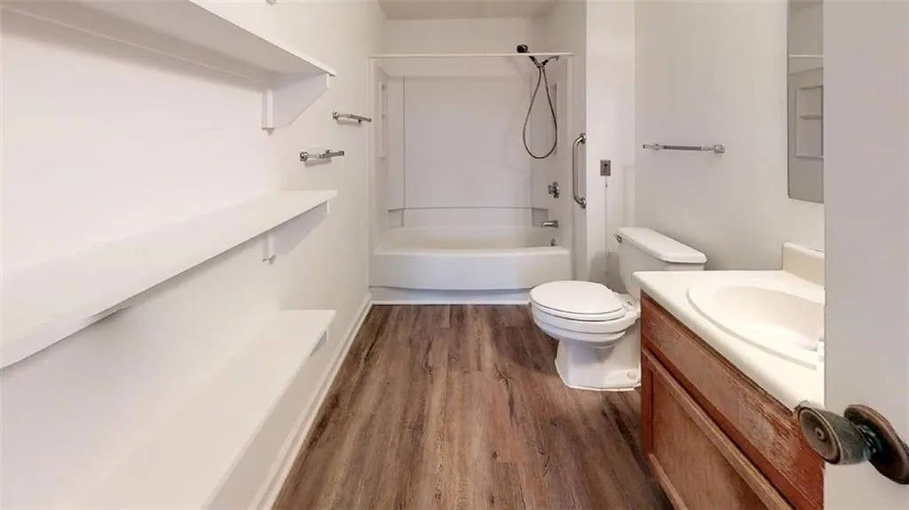 300 Johnson Ferry Road Ne Unit A301, Sandy Springs, Georgia 30328, 1 Bedroom Bedrooms, ,1 BathroomBathrooms,Residential,Sold,300 Johnson Ferry Road Ne Unit A301,6507523