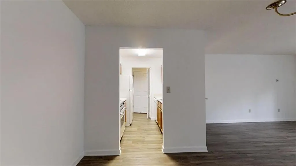 300 Johnson Ferry Road Ne Unit A301, Sandy Springs, Georgia 30328, 1 Bedroom Bedrooms, ,1 BathroomBathrooms,Residential,Sold,300 Johnson Ferry Road Ne Unit A301,6507523