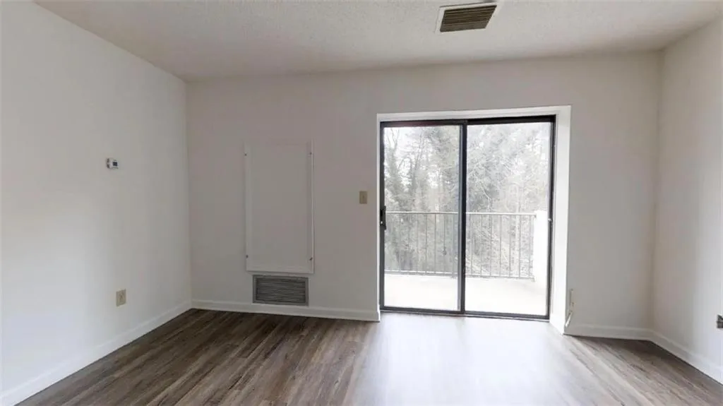 300 Johnson Ferry Road Ne Unit A301, Sandy Springs, Georgia 30328, 1 Bedroom Bedrooms, ,1 BathroomBathrooms,Residential,Sold,300 Johnson Ferry Road Ne Unit A301,6507523