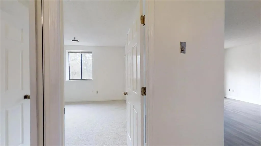 300 Johnson Ferry Road Ne Unit A301, Sandy Springs, Georgia 30328, 1 Bedroom Bedrooms, ,1 BathroomBathrooms,Residential,Sold,300 Johnson Ferry Road Ne Unit A301,6507523
