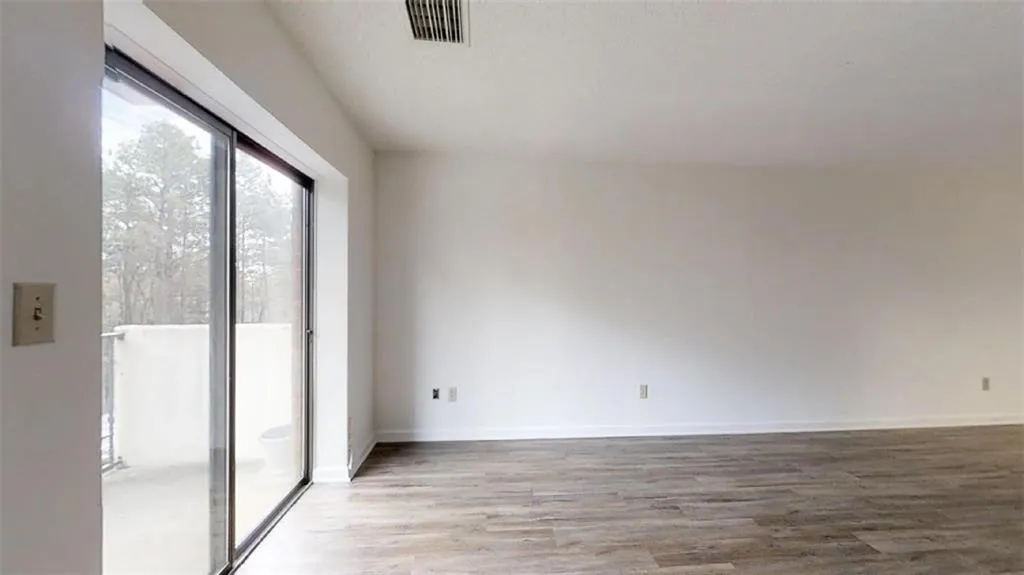 300 Johnson Ferry Road Ne Unit A301, Sandy Springs, Georgia 30328, 1 Bedroom Bedrooms, ,1 BathroomBathrooms,Residential,Sold,300 Johnson Ferry Road Ne Unit A301,6507523