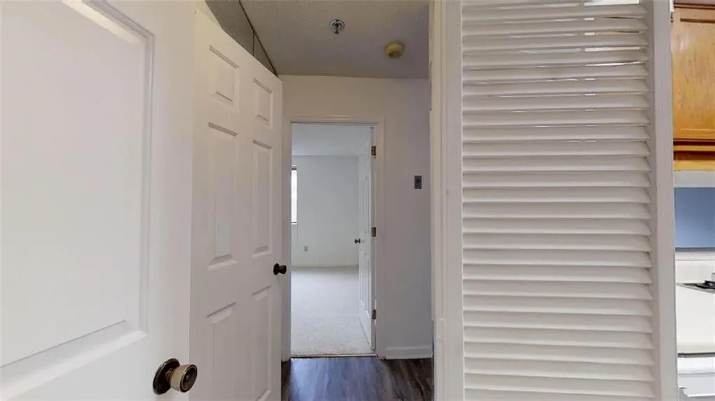 300 Johnson Ferry Road Ne Unit A301, Sandy Springs, Georgia 30328, 1 Bedroom Bedrooms, ,1 BathroomBathrooms,Residential,Sold,300 Johnson Ferry Road Ne Unit A301,6507523