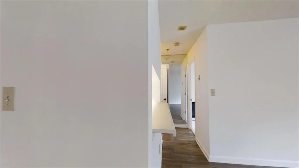 300 Johnson Ferry Road Ne Unit A301, Sandy Springs, Georgia 30328, 1 Bedroom Bedrooms, ,1 BathroomBathrooms,Residential,Sold,300 Johnson Ferry Road Ne Unit A301,6507523