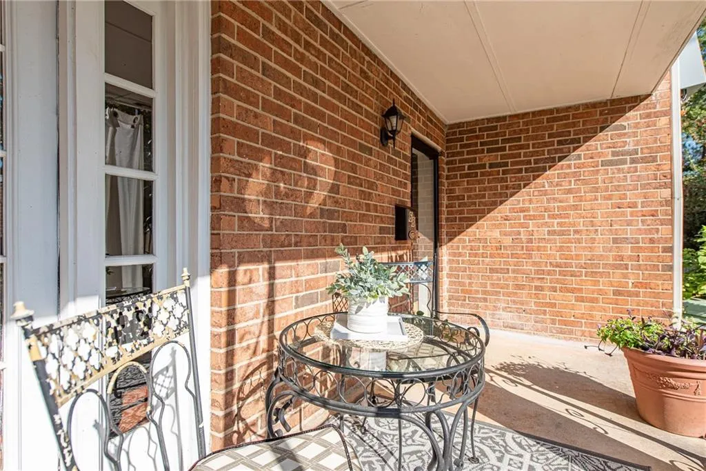 6520 Roswell Road Unit 68, Sandy Springs, Georgia 30328, 2 Bedrooms Bedrooms, ,2 BathroomsBathrooms,Residential,Sold,6520 Roswell Road Unit 68,6616033