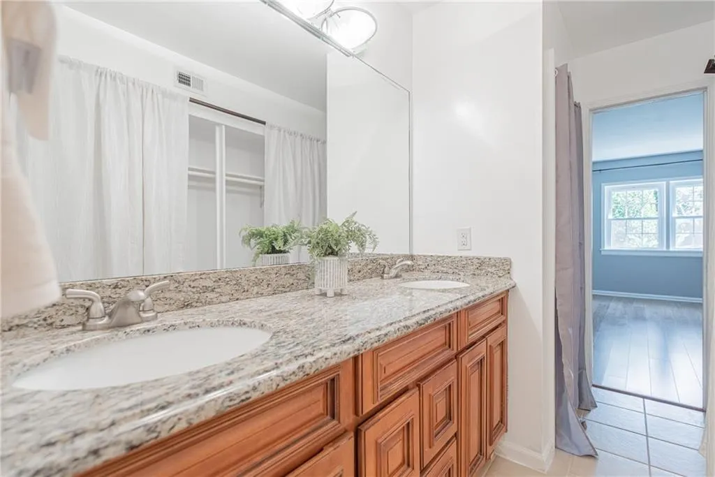 6520 Roswell Road Unit 68, Sandy Springs, Georgia 30328, 2 Bedrooms Bedrooms, ,2 BathroomsBathrooms,Residential,Sold,6520 Roswell Road Unit 68,6616033