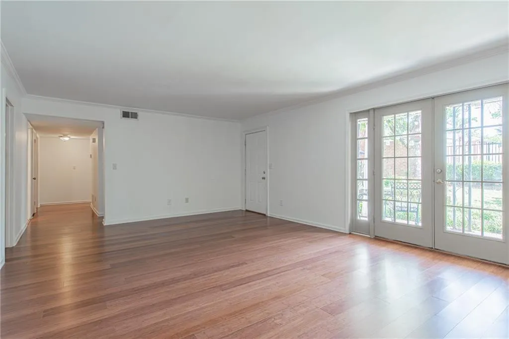 6520 Roswell Road Unit 68, Sandy Springs, Georgia 30328, 2 Bedrooms Bedrooms, ,2 BathroomsBathrooms,Residential,Sold,6520 Roswell Road Unit 68,6616033