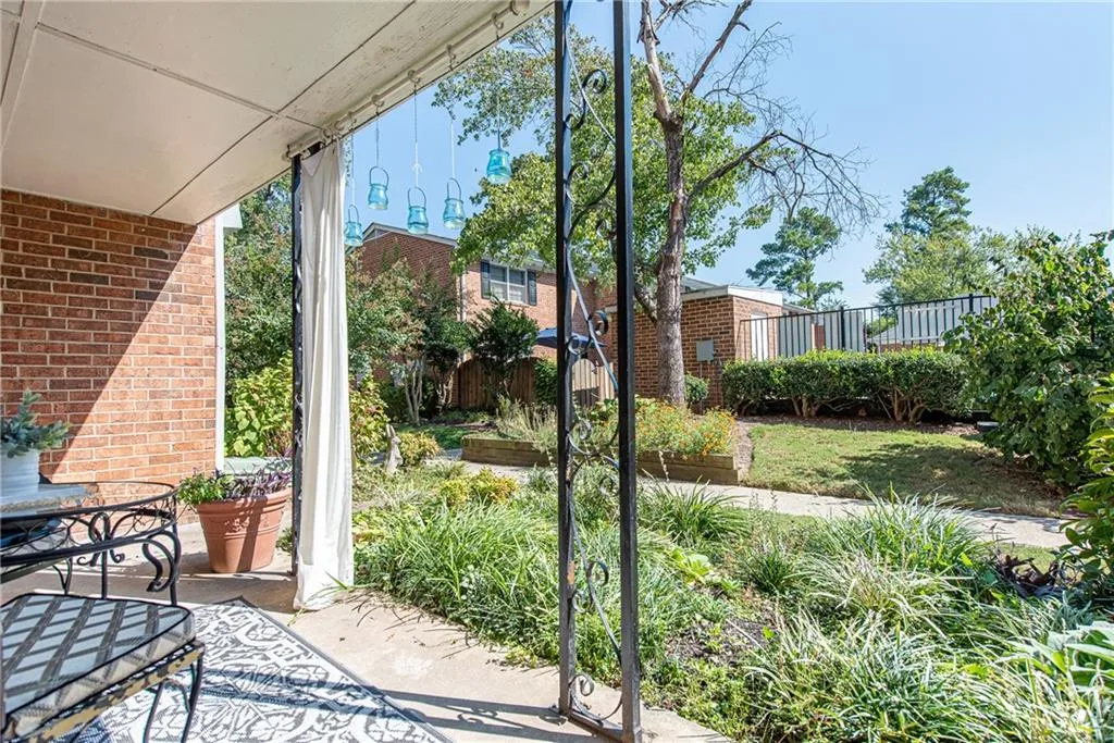 6520 Roswell Road Unit 68, Sandy Springs, Georgia 30328, 2 Bedrooms Bedrooms, ,2 BathroomsBathrooms,Residential,Sold,6520 Roswell Road Unit 68,6616033
