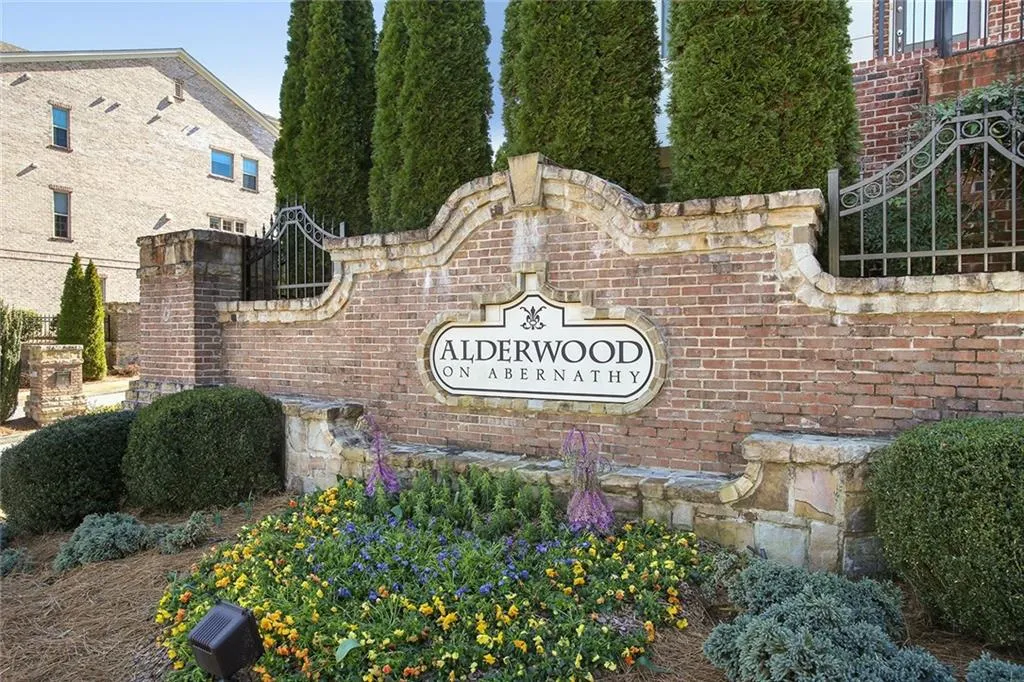 465 Alderwood Street, Sandy Springs, Georgia 30328, 3 Bedrooms Bedrooms, ,3 BathroomsBathrooms,Residential,Sold,465 Alderwood Street,6515609