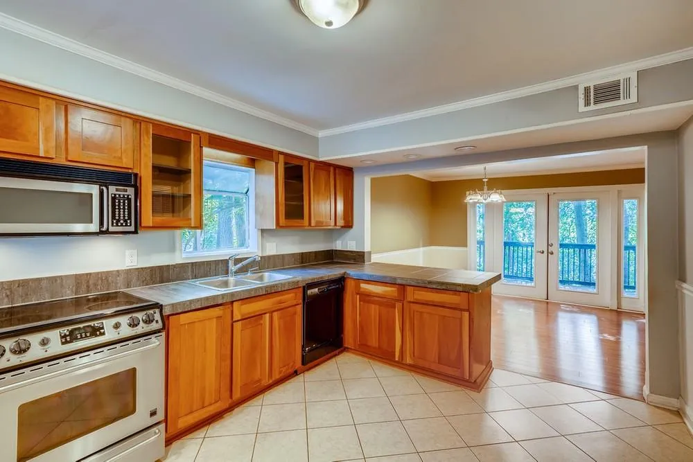 50 Forrest Place, Sandy Springs, Georgia 30328, 3 Bedrooms Bedrooms, ,3 BathroomsBathrooms,Residential,Sold,50 Forrest Place,6909512