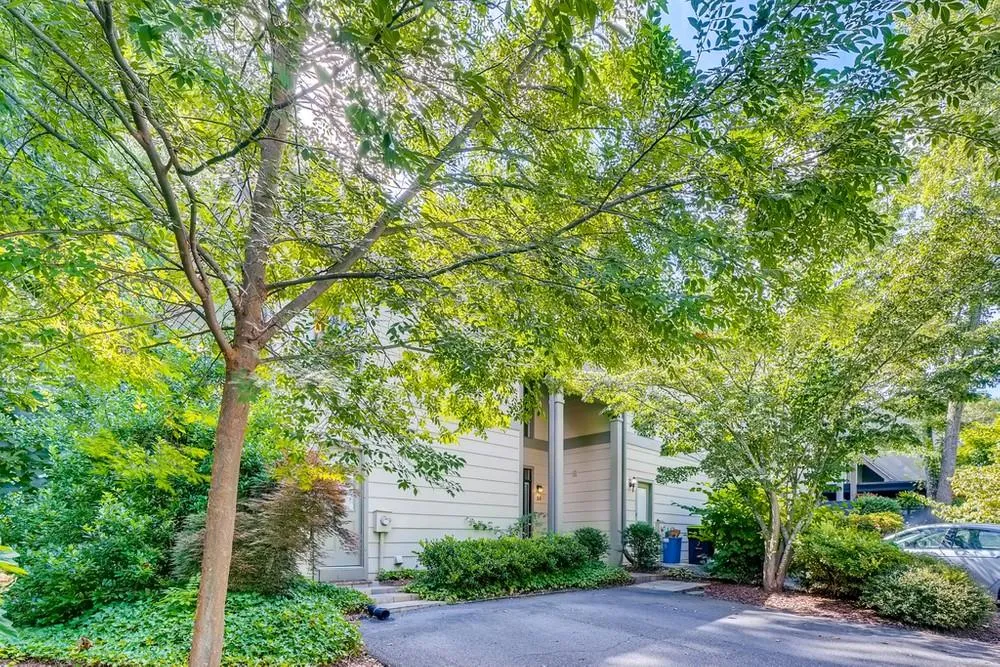 50 Forrest Place, Sandy Springs, Georgia 30328, 3 Bedrooms Bedrooms, ,3 BathroomsBathrooms,Residential,Sold,50 Forrest Place,6909512