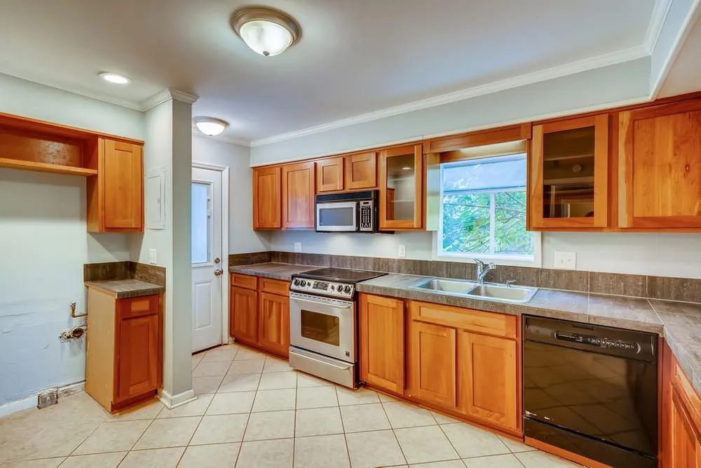 50 Forrest Place, Sandy Springs, Georgia 30328, 3 Bedrooms Bedrooms, ,3 BathroomsBathrooms,Residential,Sold,50 Forrest Place,6909512