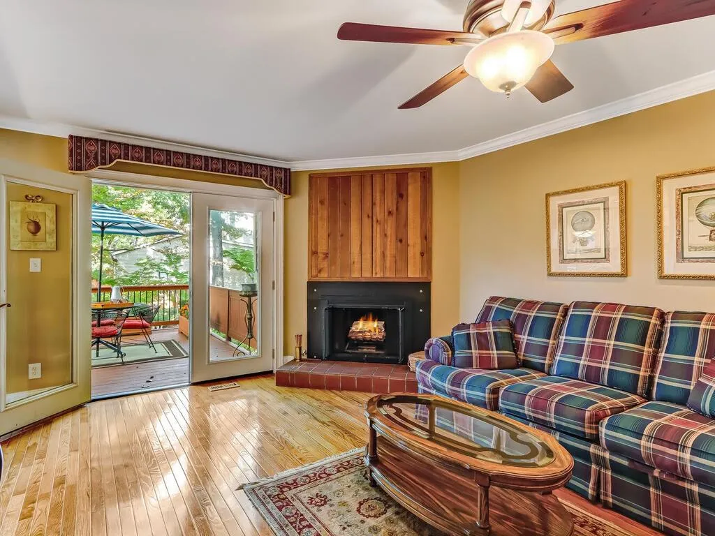 4 Basswood Circle, Atlanta, Georgia 30328, 3 Bedrooms Bedrooms, ,2 BathroomsBathrooms,Residential,Sold,4 Basswood Circle,6956396