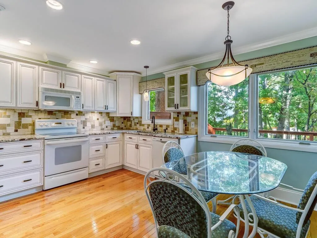 4 Basswood Circle, Atlanta, Georgia 30328, 3 Bedrooms Bedrooms, ,2 BathroomsBathrooms,Residential,Sold,4 Basswood Circle,6956396