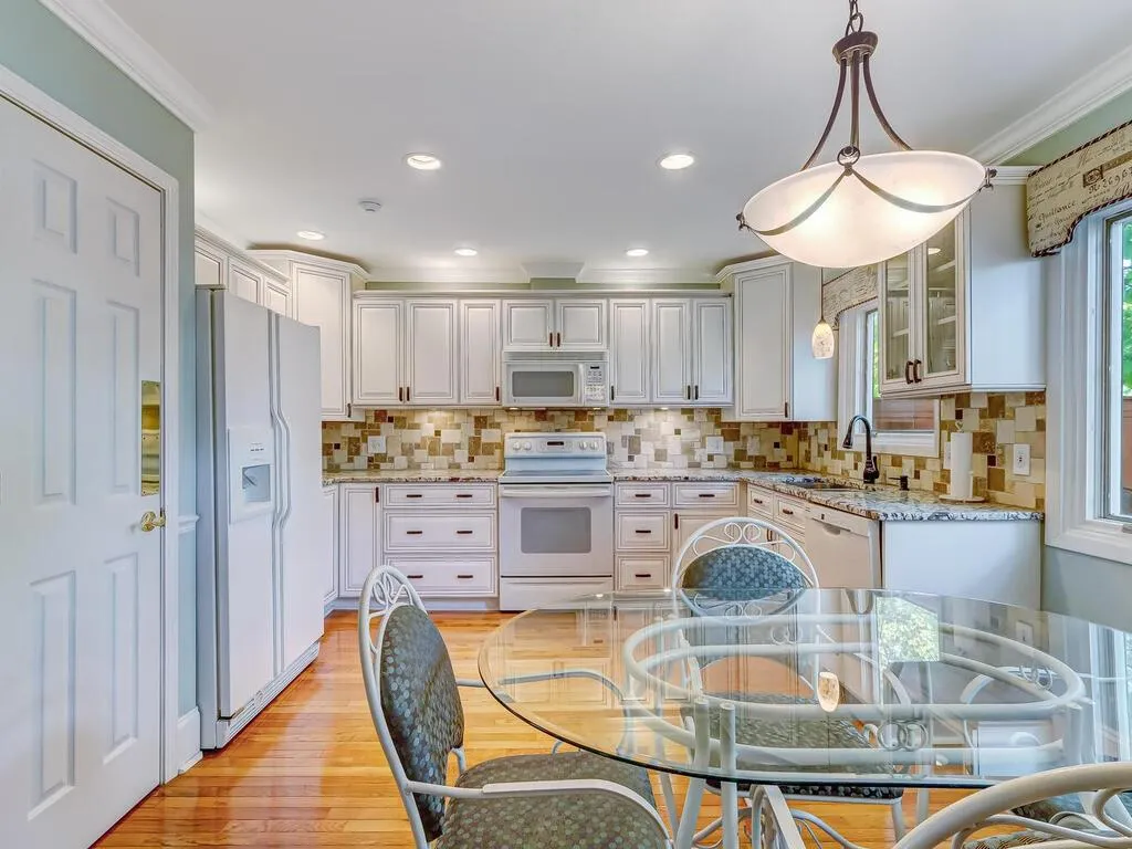 4 Basswood Circle, Atlanta, Georgia 30328, 3 Bedrooms Bedrooms, ,2 BathroomsBathrooms,Residential,Sold,4 Basswood Circle,6956396