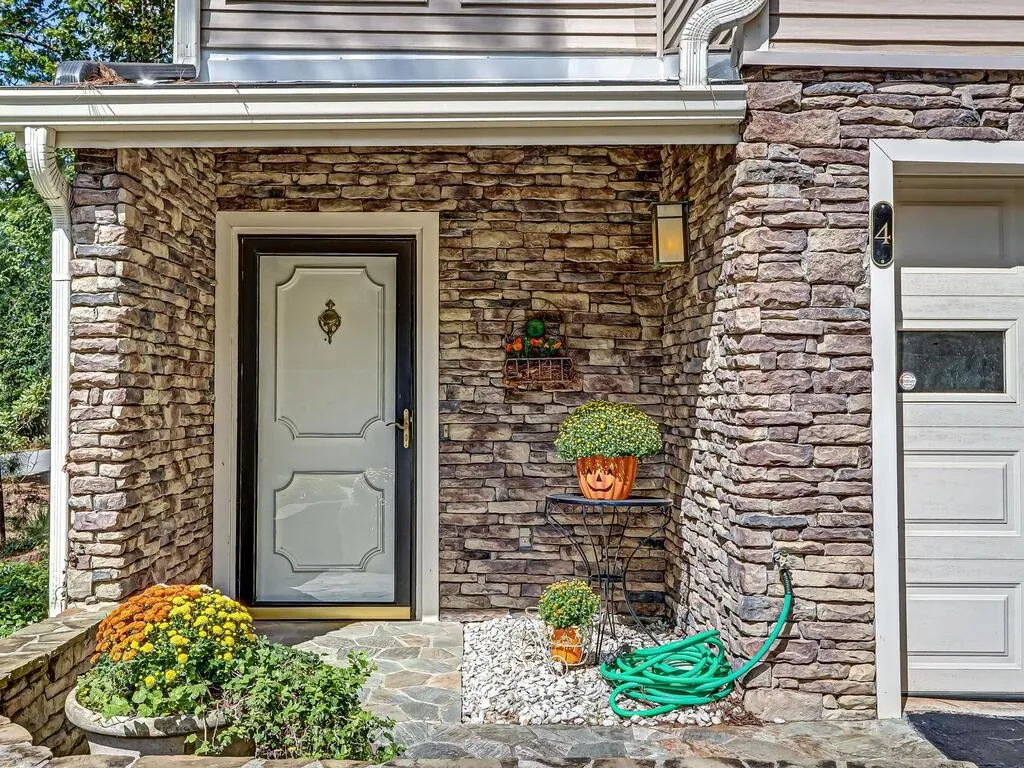 4 Basswood Circle, Atlanta, Georgia 30328, 3 Bedrooms Bedrooms, ,2 BathroomsBathrooms,Residential,Sold,4 Basswood Circle,6956396