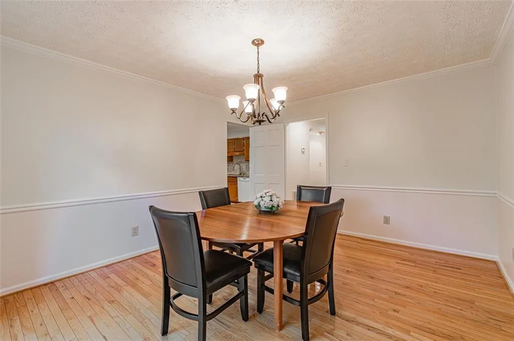 277 The South Chace, Sandy Springs, Georgia 30328, 3 Bedrooms Bedrooms, ,2 BathroomsBathrooms,Residential,Sold,277 The South Chace,7479040