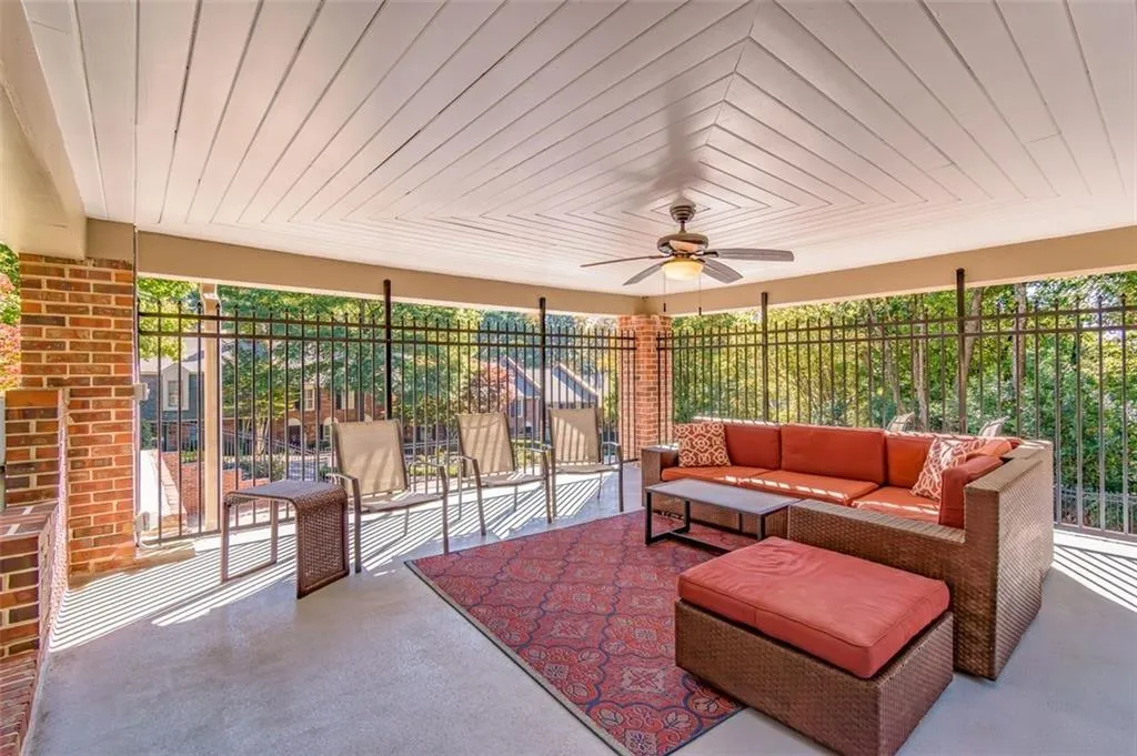 277 The South Chace, Sandy Springs, Georgia 30328, 3 Bedrooms Bedrooms, ,2 BathroomsBathrooms,Residential,Sold,277 The South Chace,7479040