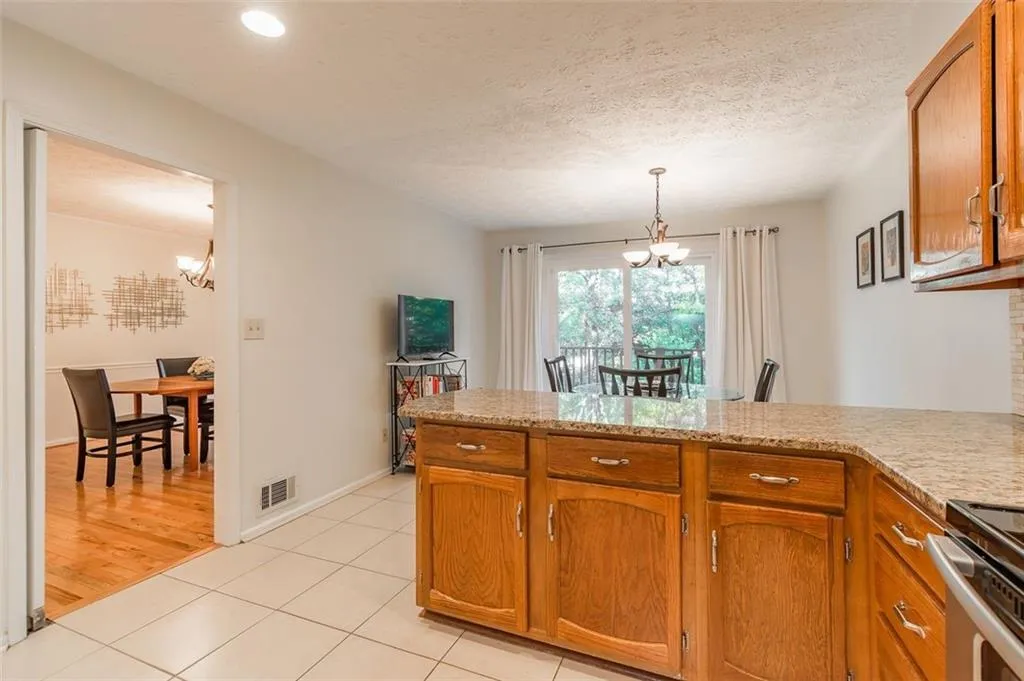 277 The South Chace, Sandy Springs, Georgia 30328, 3 Bedrooms Bedrooms, ,2 BathroomsBathrooms,Residential,Sold,277 The South Chace,7479040