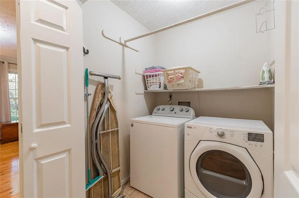 277 The South Chace, Sandy Springs, Georgia 30328, 3 Bedrooms Bedrooms, ,2 BathroomsBathrooms,Residential,Sold,277 The South Chace,7479040