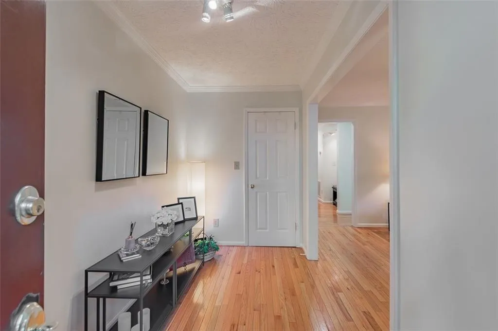 277 The South Chace, Sandy Springs, Georgia 30328, 3 Bedrooms Bedrooms, ,2 BathroomsBathrooms,Residential,Sold,277 The South Chace,7479040