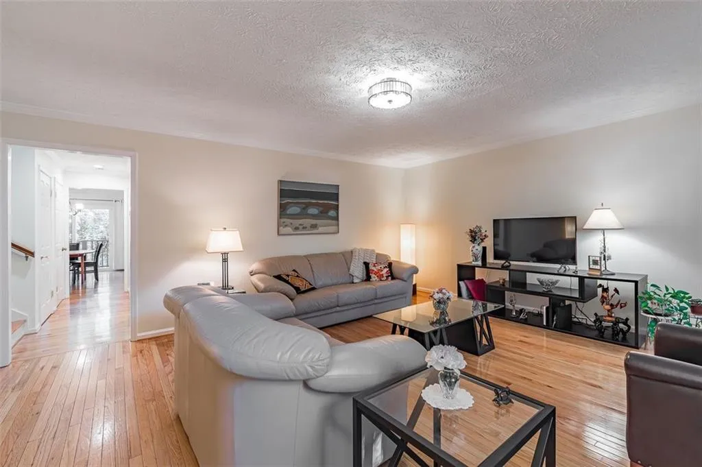 277 The South Chace, Sandy Springs, Georgia 30328, 3 Bedrooms Bedrooms, ,2 BathroomsBathrooms,Residential,Sold,277 The South Chace,7479040