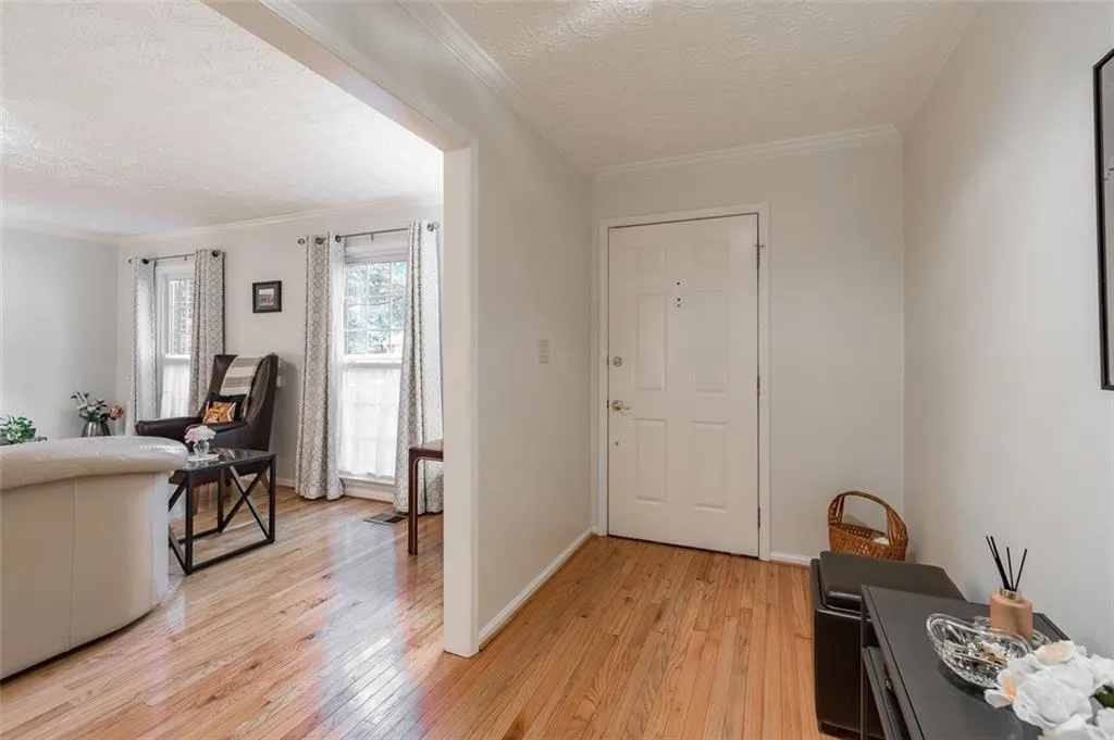 277 The South Chace, Sandy Springs, Georgia 30328, 3 Bedrooms Bedrooms, ,2 BathroomsBathrooms,Residential,Sold,277 The South Chace,7479040