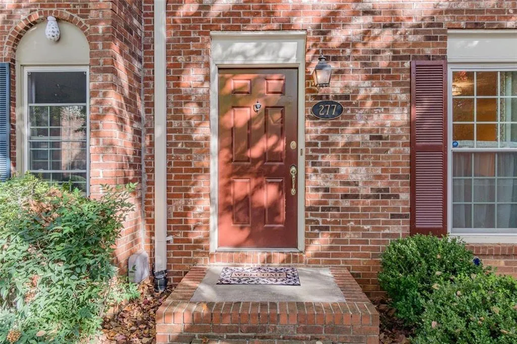 277 The South Chace, Sandy Springs, Georgia 30328, 3 Bedrooms Bedrooms, ,2 BathroomsBathrooms,Residential,Sold,277 The South Chace,7479040