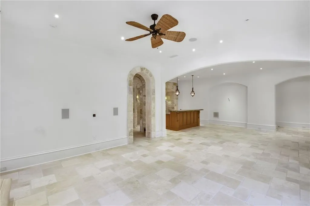 Expansive area for pool and/or ping-pong table Expansive area for pool and/or ping-pong table