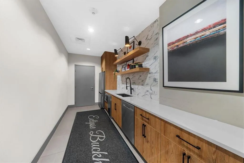 250 Pharr Road Ne Unit 413, Atlanta, Georgia 30305, 2 Bedrooms Bedrooms, ,2 BathroomsBathrooms,Residential,For Sale,250 Pharr Road Ne Unit 413,7630054