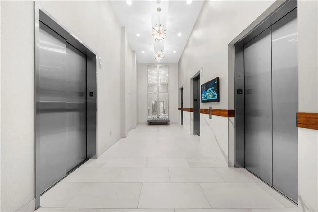 250 Pharr Road Ne Unit 413, Atlanta, Georgia 30305, 2 Bedrooms Bedrooms, ,2 BathroomsBathrooms,Residential,For Sale,250 Pharr Road Ne Unit 413,7630054