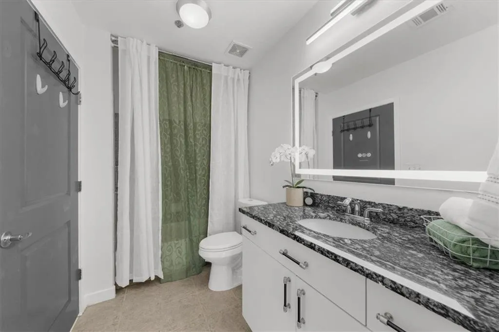 250 Pharr Road Ne Unit 413, Atlanta, Georgia 30305, 2 Bedrooms Bedrooms, ,2 BathroomsBathrooms,Residential,For Sale,250 Pharr Road Ne Unit 413,7630054