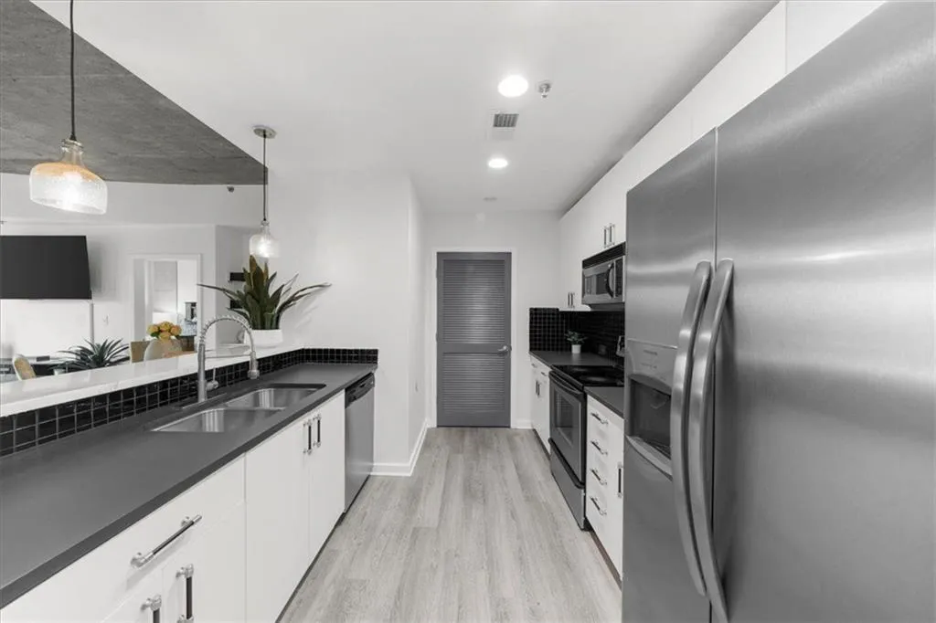 250 Pharr Road Ne Unit 413, Atlanta, Georgia 30305, 2 Bedrooms Bedrooms, ,2 BathroomsBathrooms,Residential,For Sale,250 Pharr Road Ne Unit 413,7630054