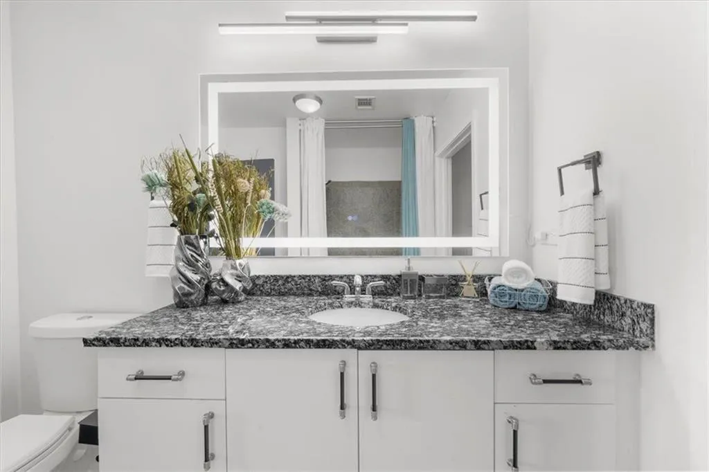 250 Pharr Road Ne Unit 413, Atlanta, Georgia 30305, 2 Bedrooms Bedrooms, ,2 BathroomsBathrooms,Residential,For Sale,250 Pharr Road Ne Unit 413,7630054
