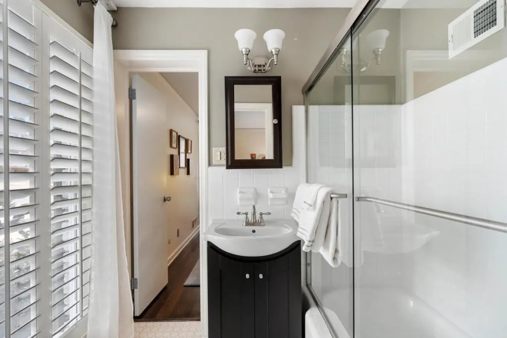 4725 Cherrywood Lane, Atlanta, Georgia 30342, 4 Bedrooms Bedrooms, ,3 BathroomsBathrooms,Residential,Sold,4725 Cherrywood Lane,7178121