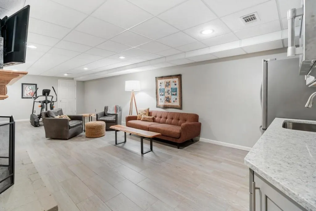 4725 Cherrywood Lane, Atlanta, Georgia 30342, 4 Bedrooms Bedrooms, ,3 BathroomsBathrooms,Residential,Sold,4725 Cherrywood Lane,7178121